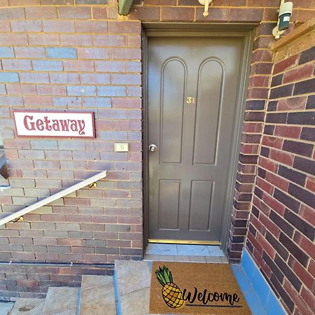 Tumut Valley Motel Pet Friendly Exterior photo