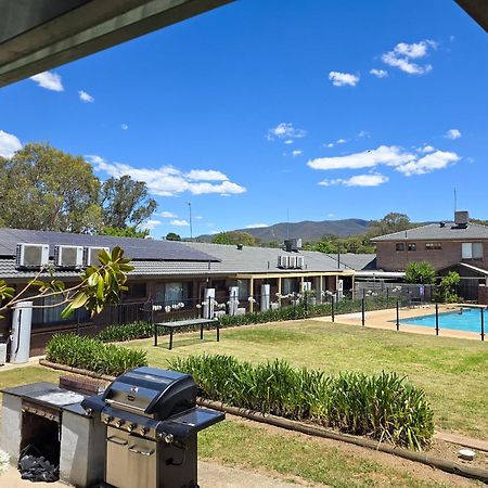 Tumut Valley Motel Pet Friendly Exterior photo