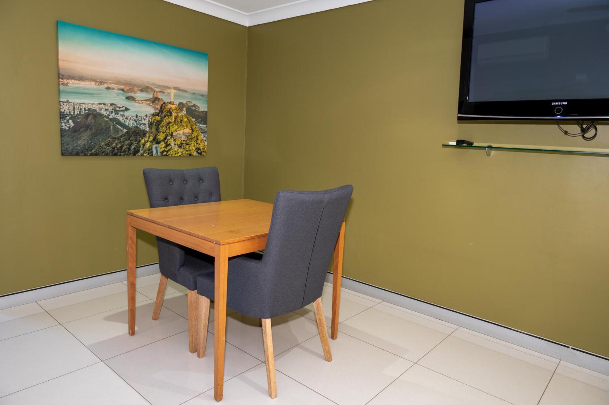 Tumut Valley Motel Pet Friendly Exterior photo