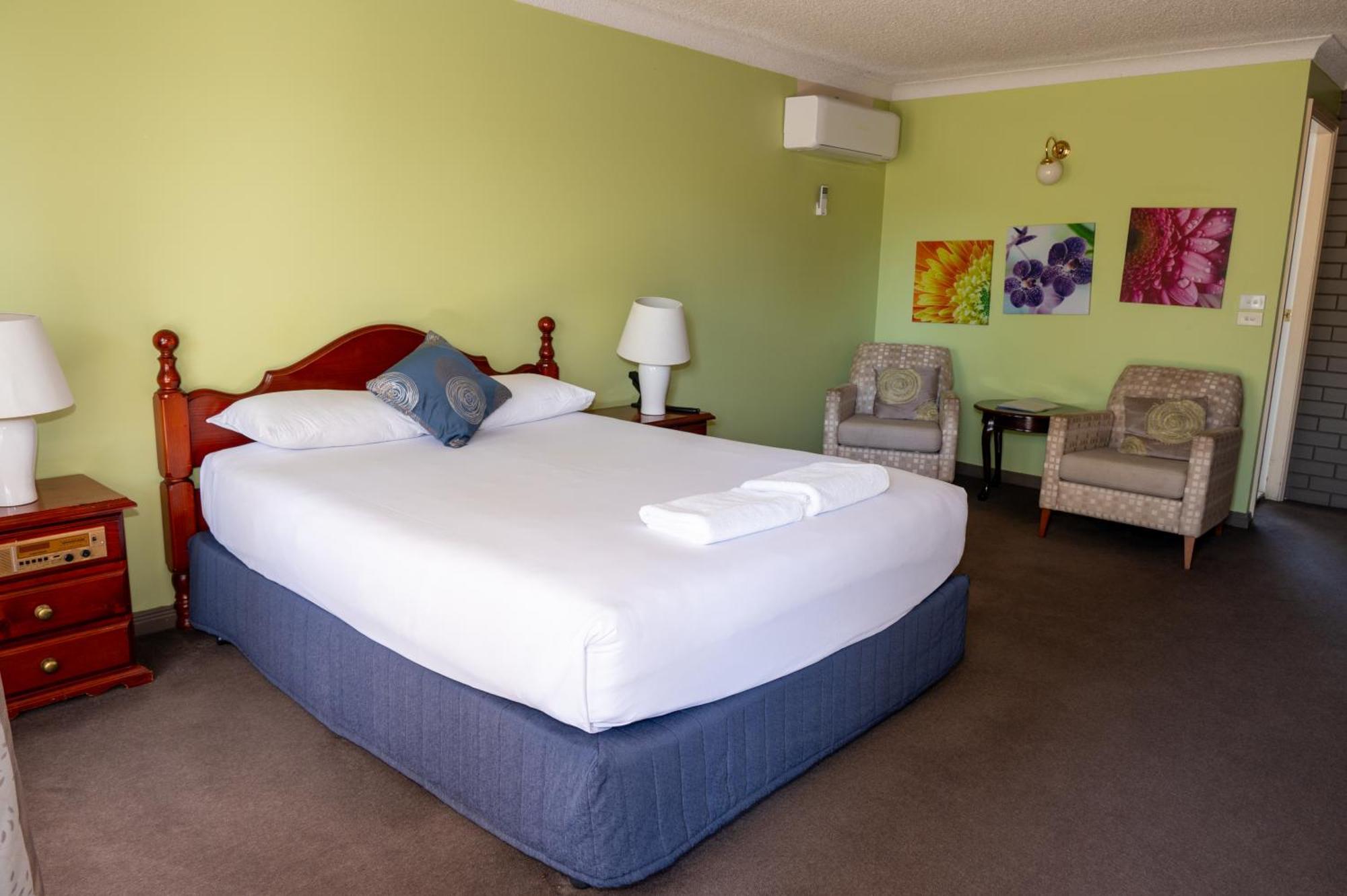 Tumut Valley Motel Pet Friendly Exterior photo