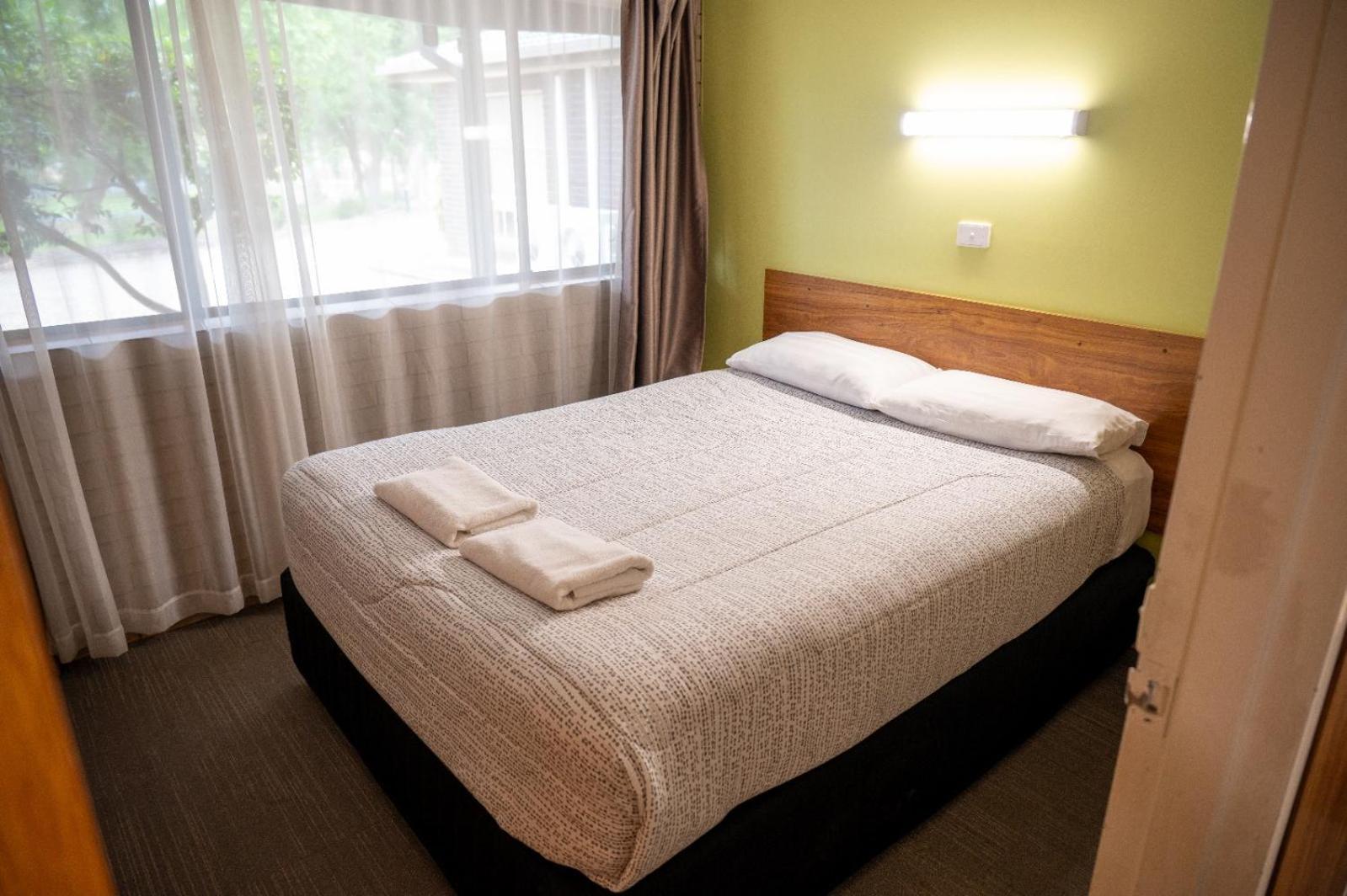 Tumut Valley Motel Pet Friendly Exterior photo