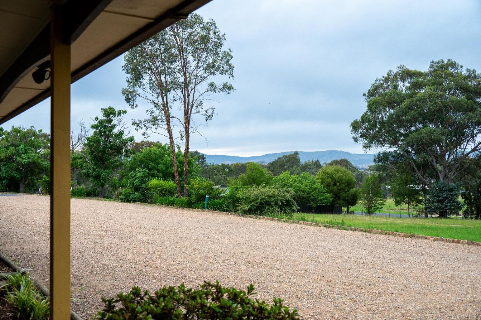Tumut Valley Motel Pet Friendly Exterior photo