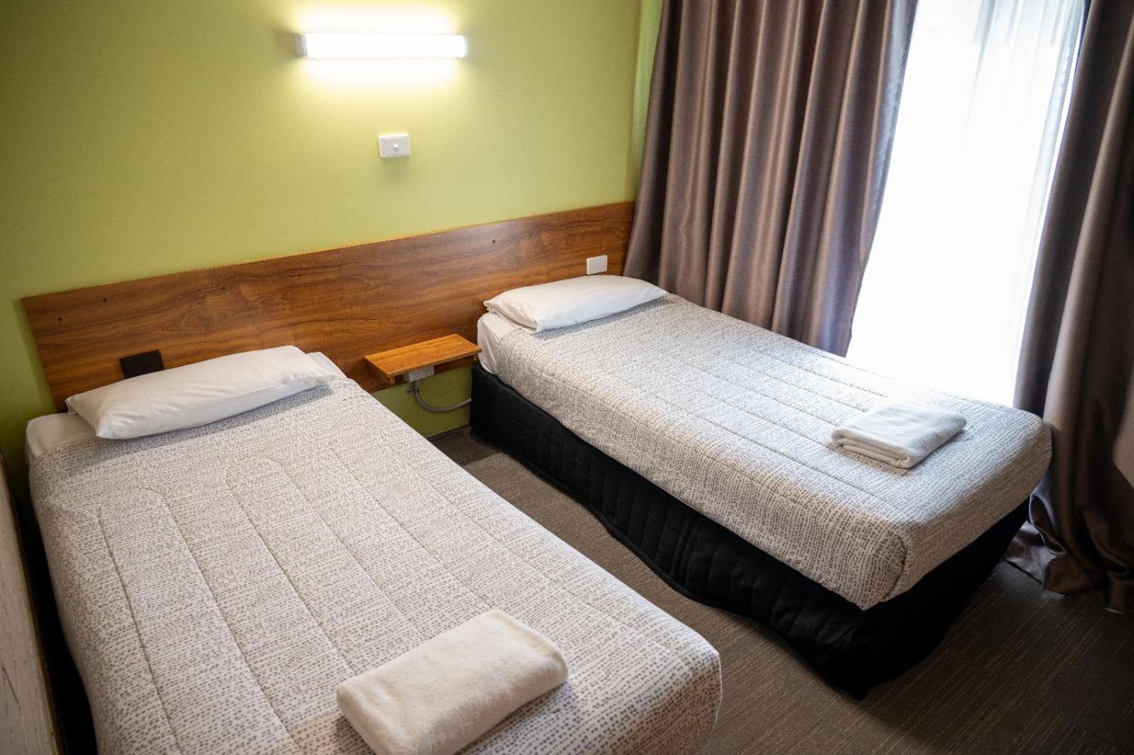 Tumut Valley Motel Pet Friendly Exterior photo