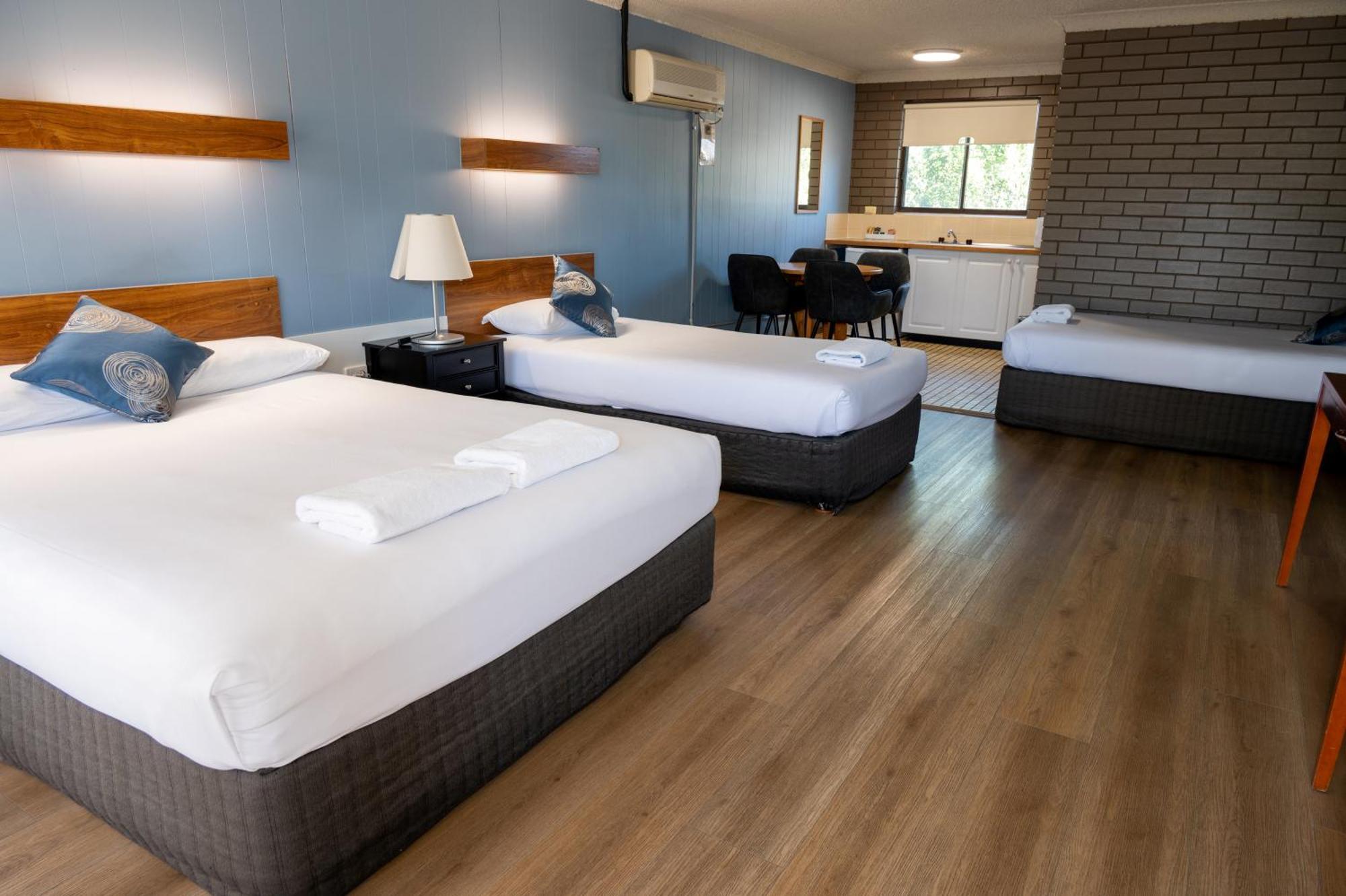 Tumut Valley Motel Pet Friendly Exterior photo