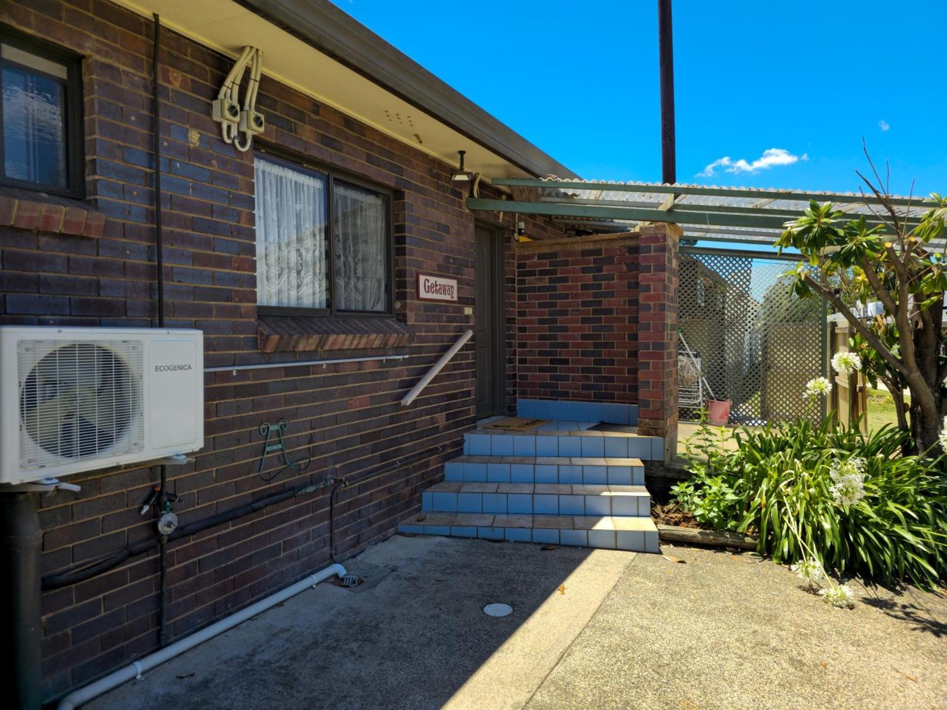 Tumut Valley Motel Pet Friendly Exterior photo