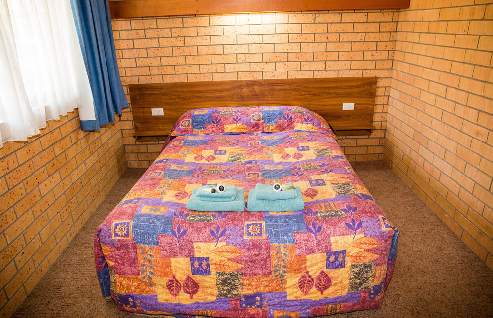 Tumut Valley Motel Pet Friendly Exterior photo
