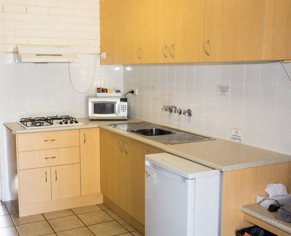 Tumut Valley Motel Pet Friendly Exterior photo